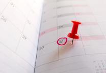épingle placée sur un calendrier